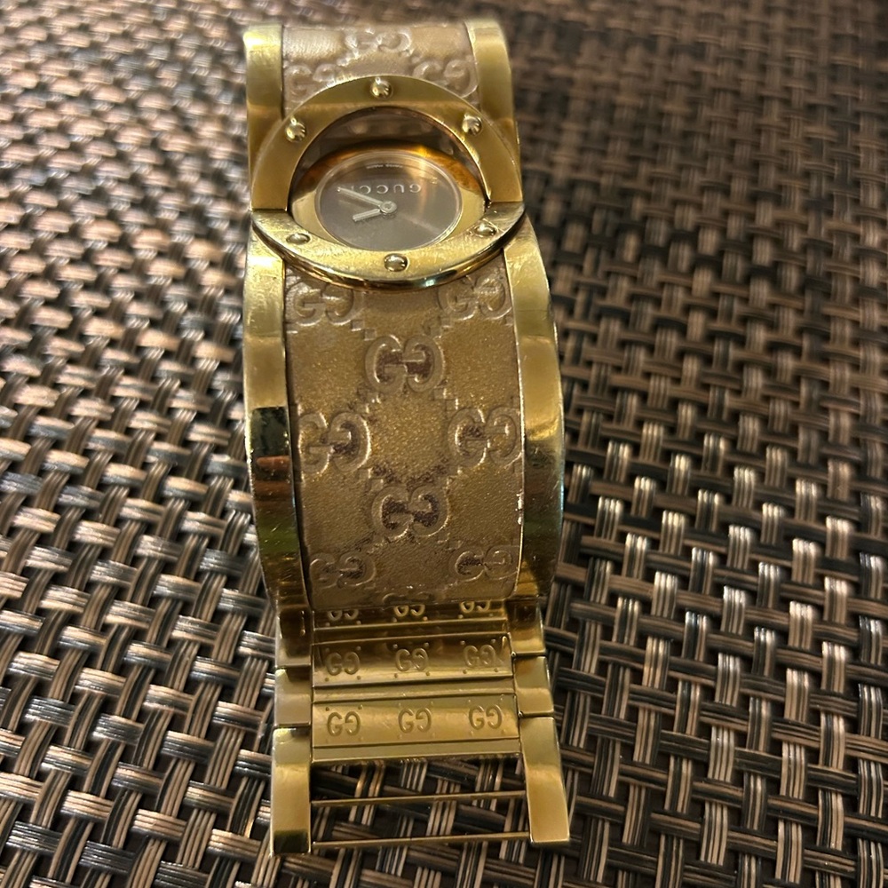 Gucci Gold Timepiece with Brown Face - Picture 2 of 3